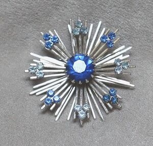 Vintage Sarah Coventry Sunburst Starburst Rhinestone Brooch